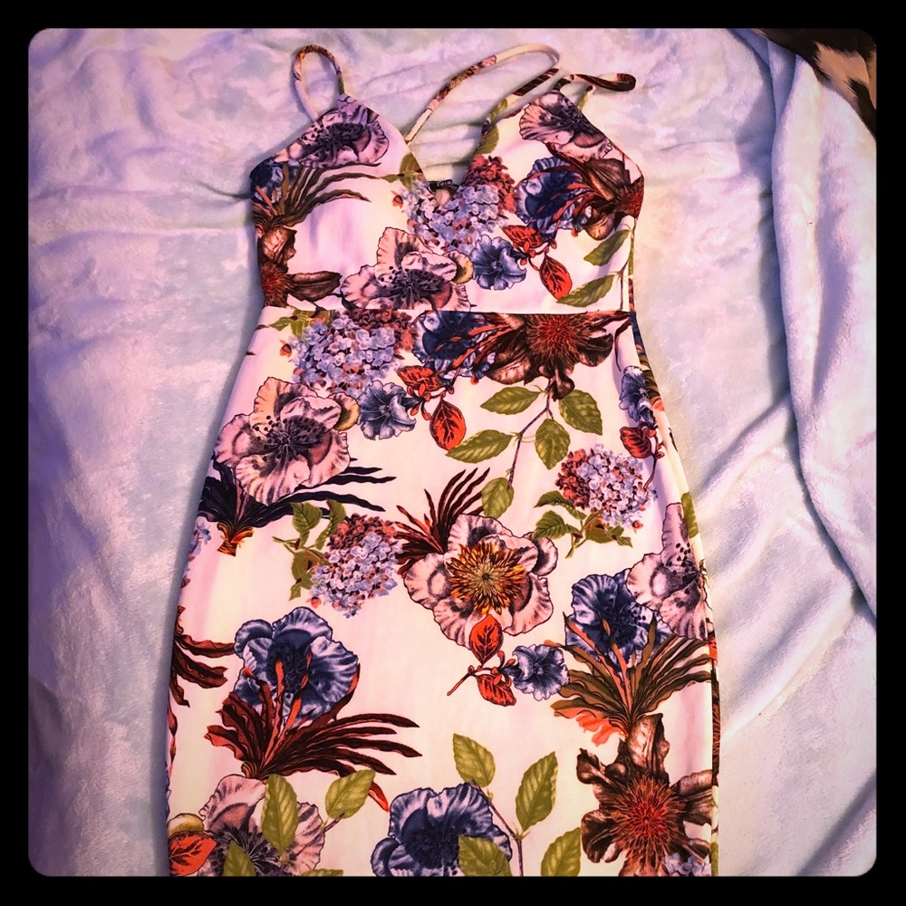 MIDI spring dress that fits to your body